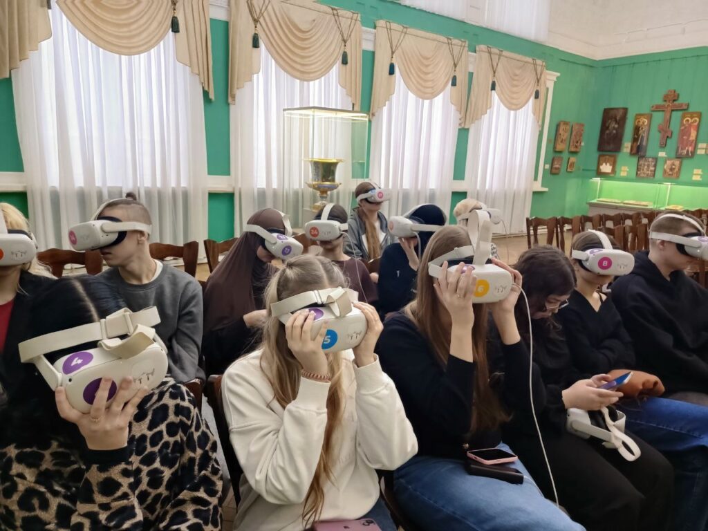 Школьник из Пензы демонстрирует проект с использованием технологий иммерсивного образования